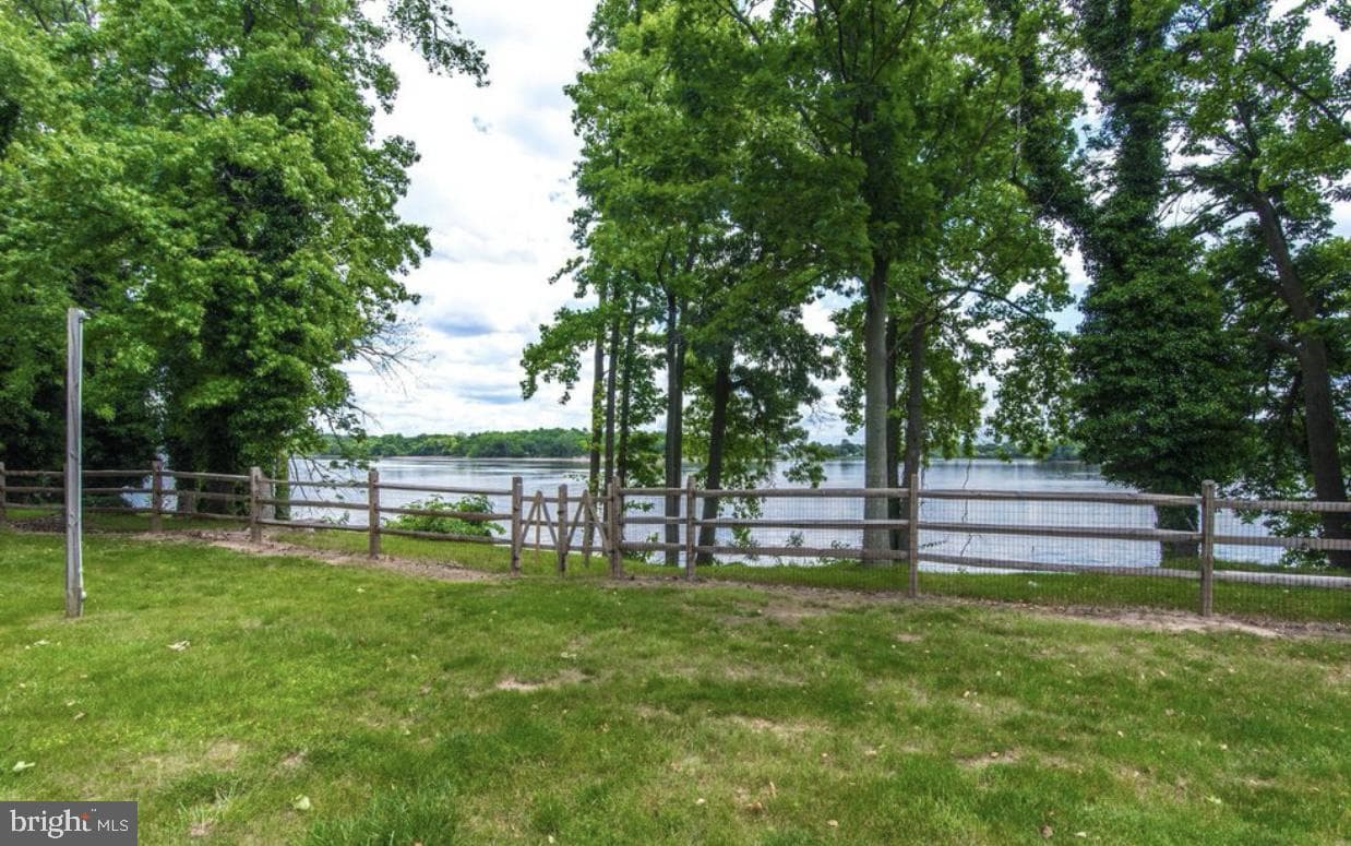 47201 Delaire Landing Road #201 photo 16
