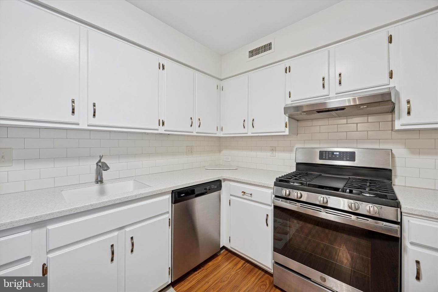 47201 Delaire Landing Road #201 photo 4