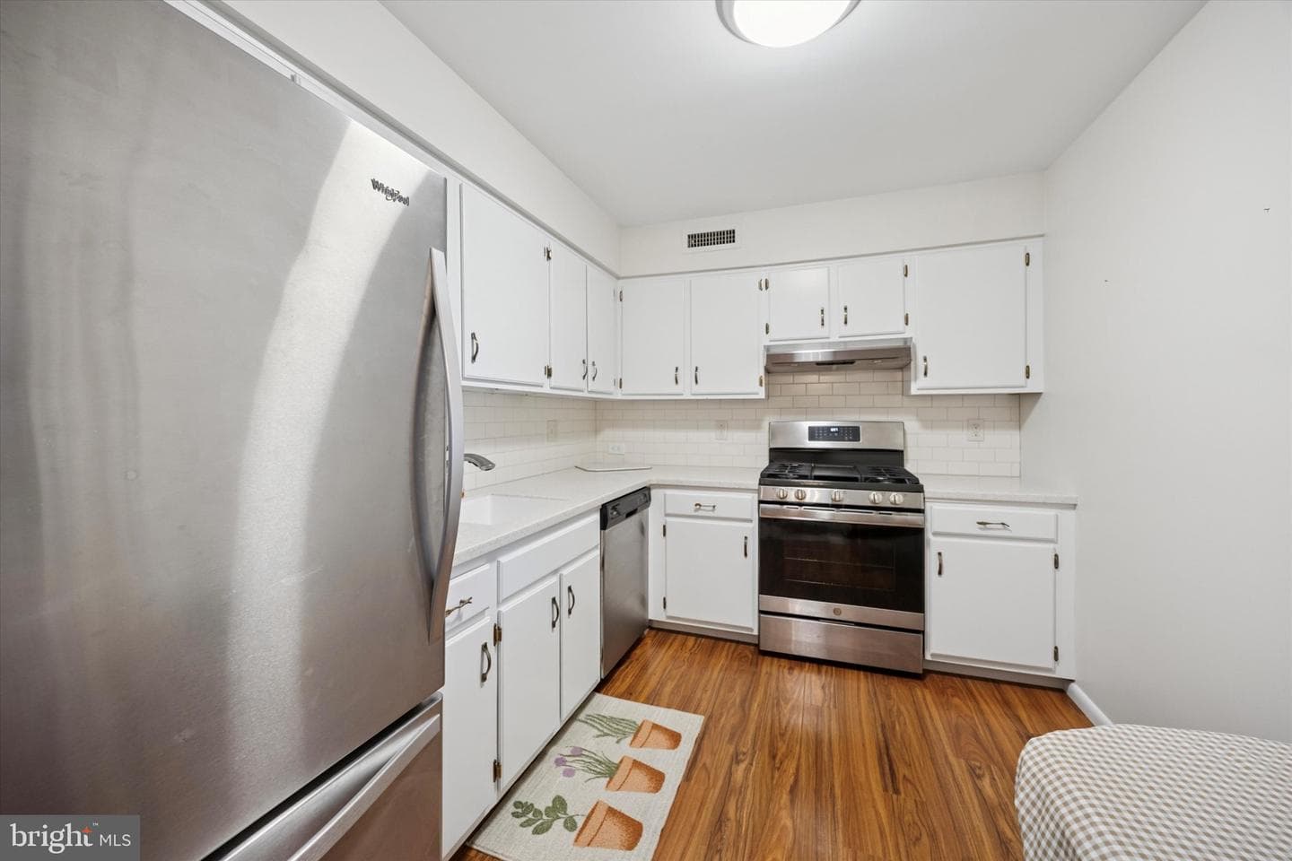 47201 Delaire Landing Road #201 photo 5