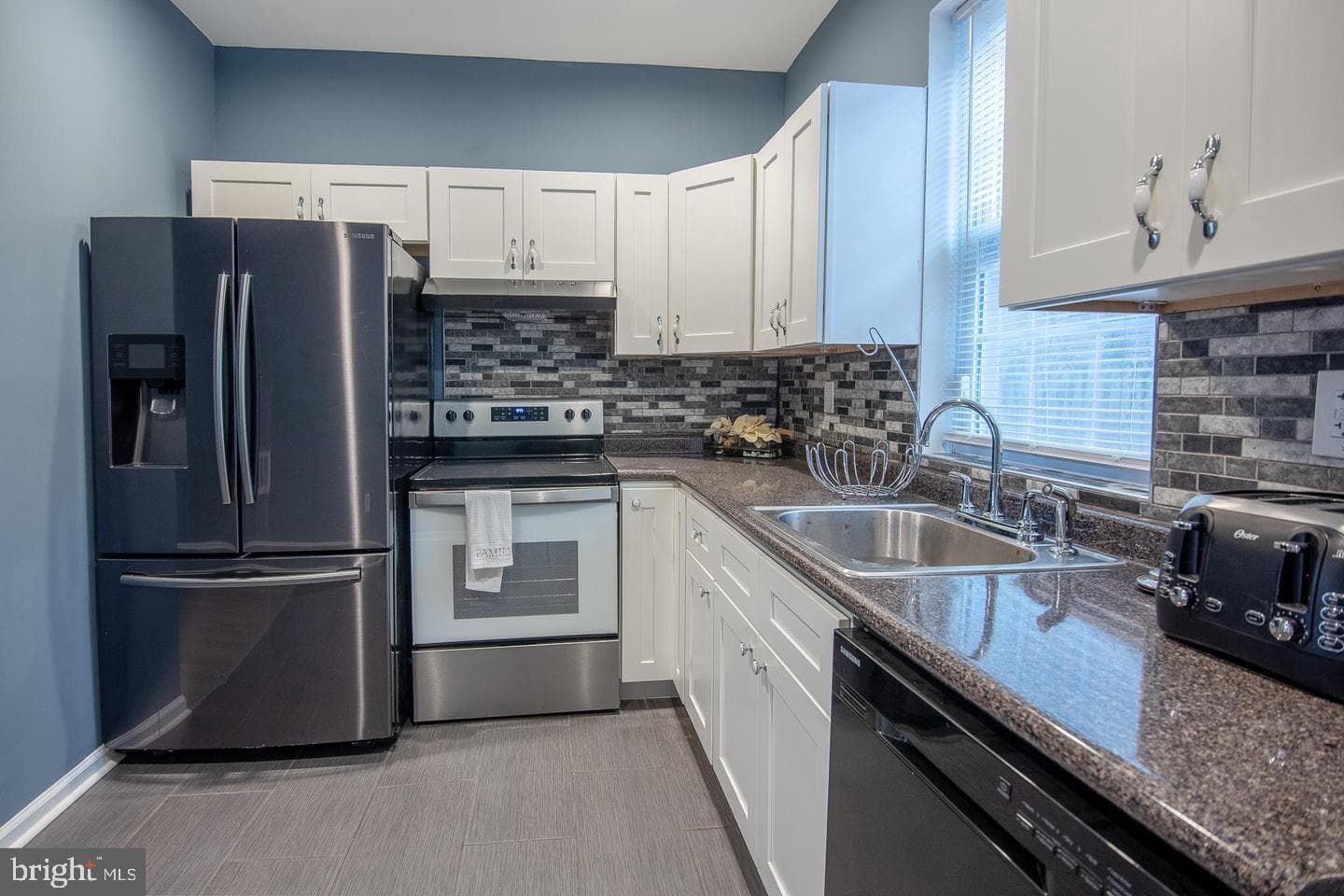 1510 W York Street photo 11