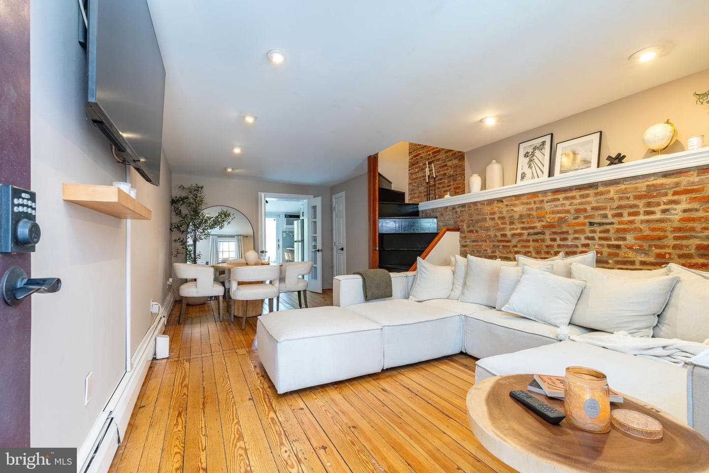 142 Watkins Street photo 1