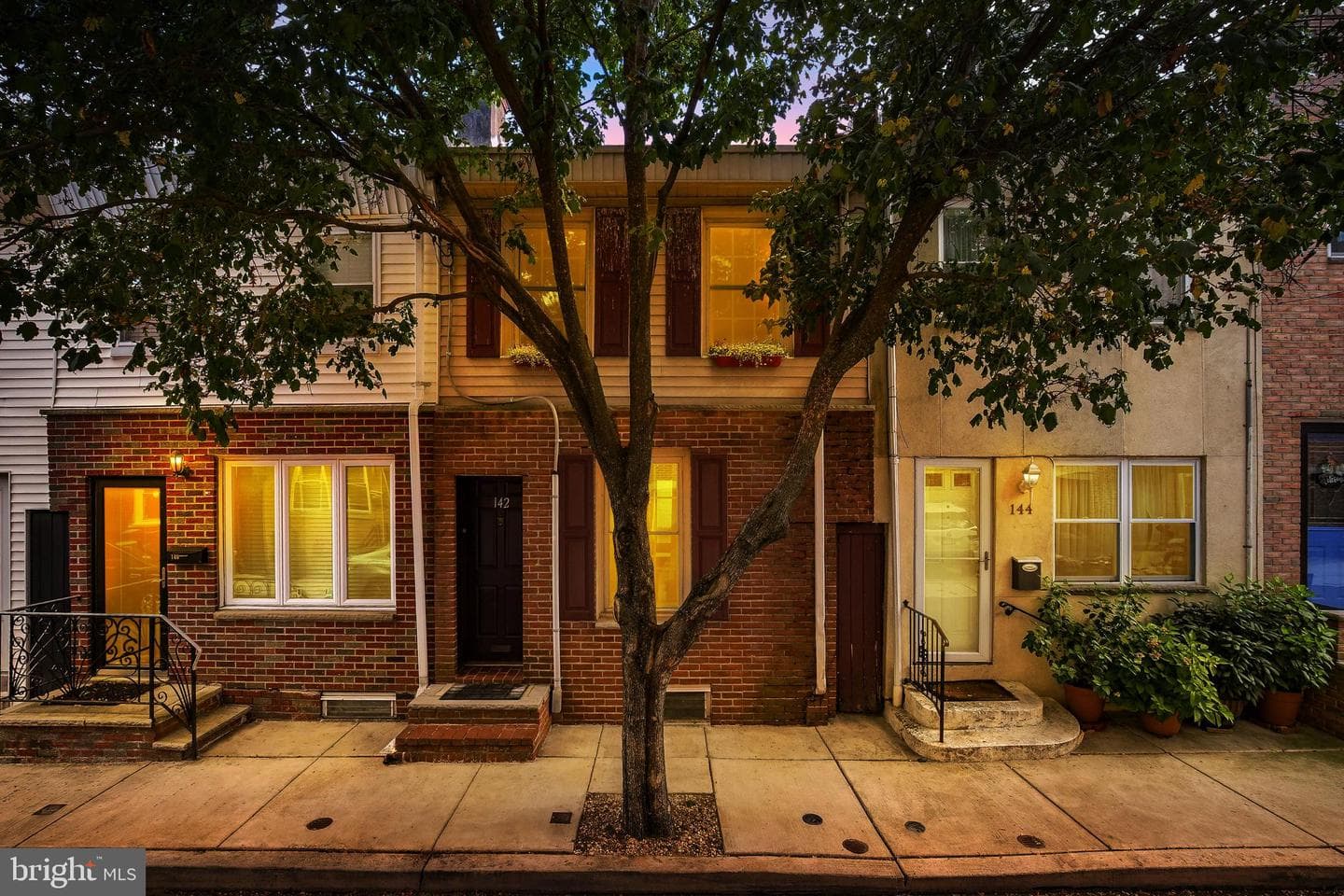 142 Watkins Street photo 2