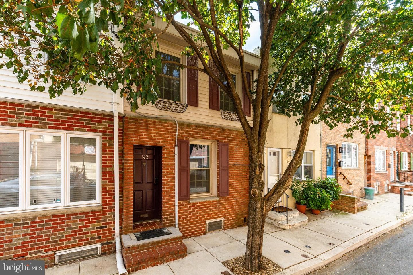142 Watkins Street photo 3