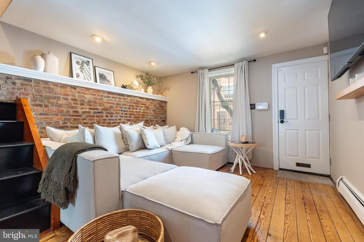 142 Watkins Street photo 4