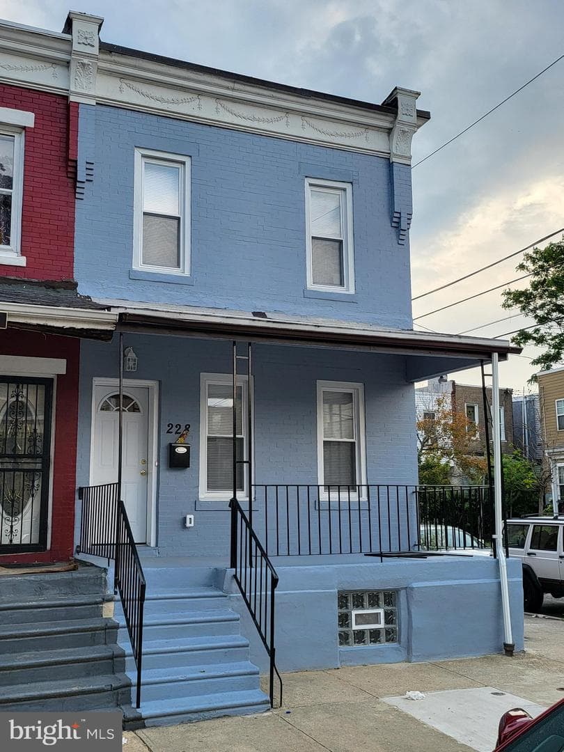 228 N Cecil Street photo 2