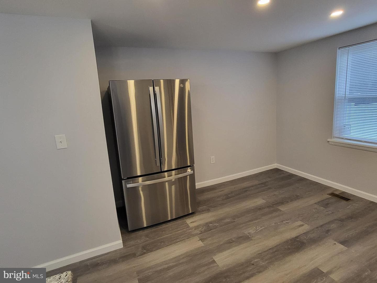 228 N Cecil Street photo 20