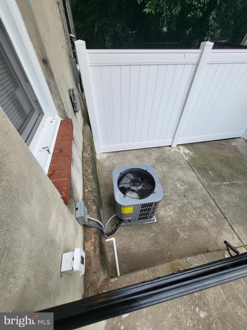 228 N Cecil Street photo 58