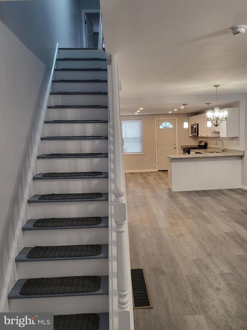 228 N Cecil Street photo 8