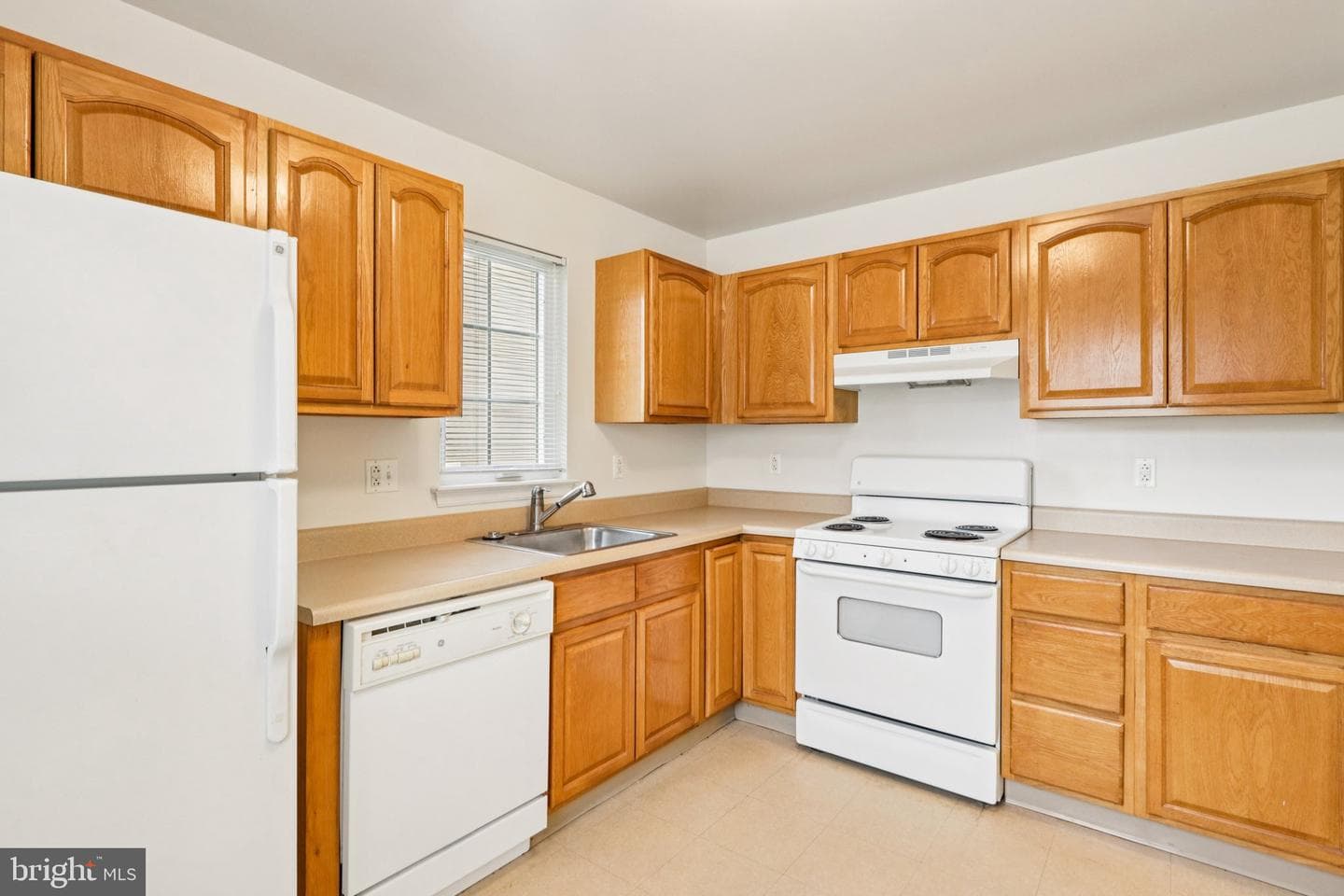 3716 Merrick Road photo 8