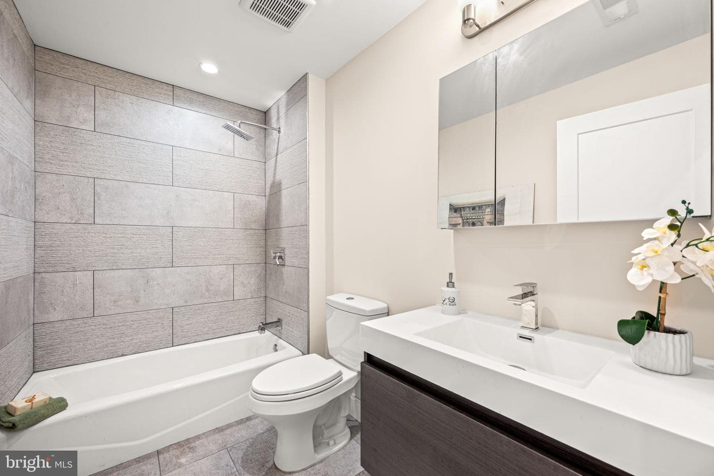 4594 Silverwood Street photo 27