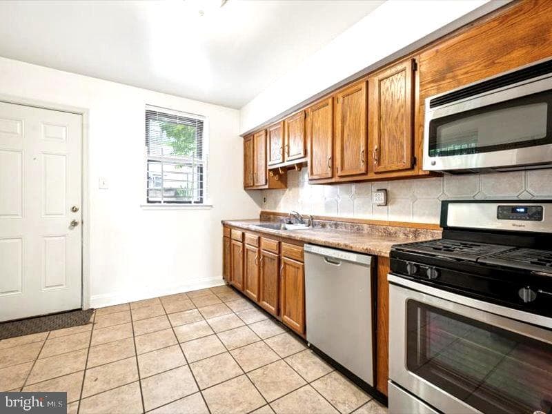 1710 Edgley Street photo 9