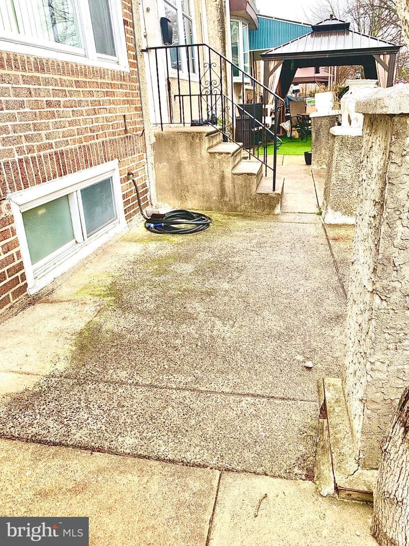 5316 W Berks Street photo 2