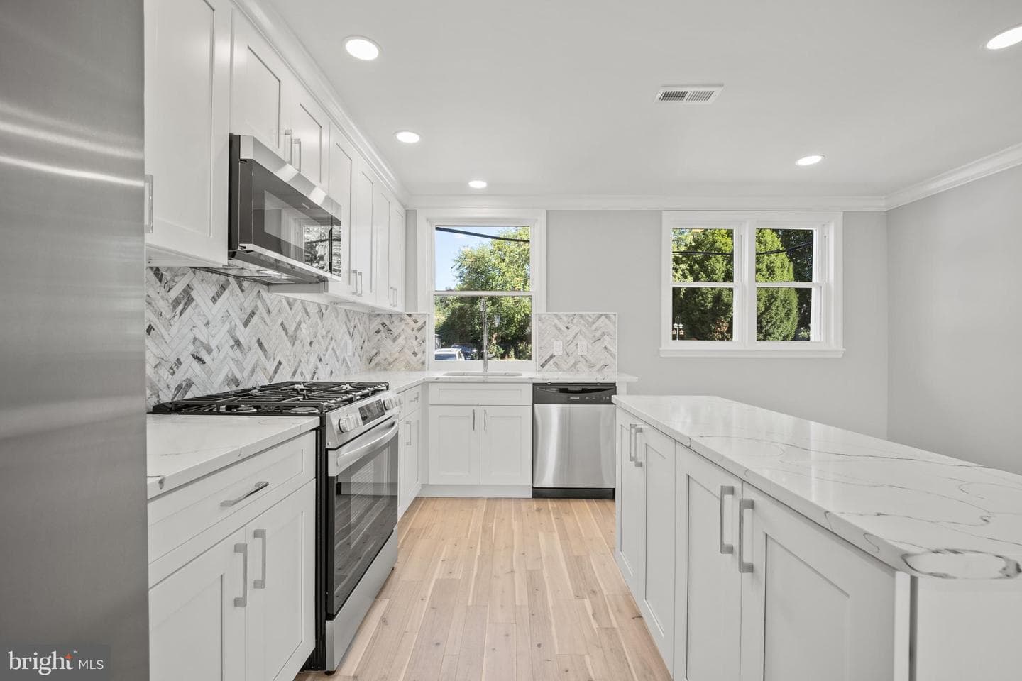 5418 Bingham Street photo 2