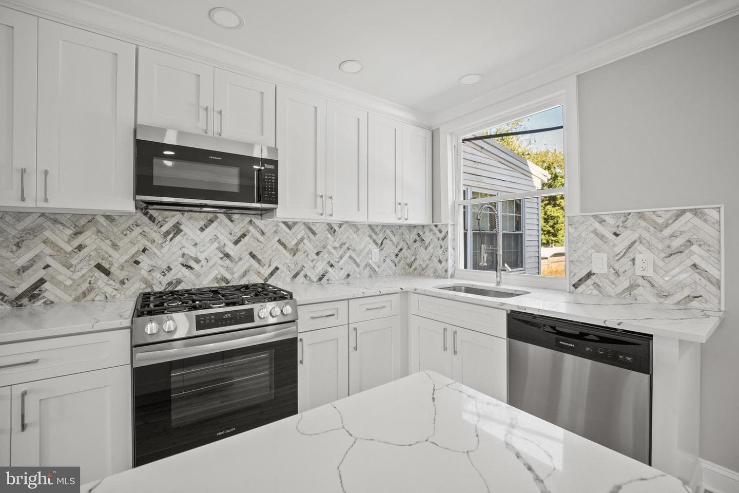 5418 Bingham Street photo 3