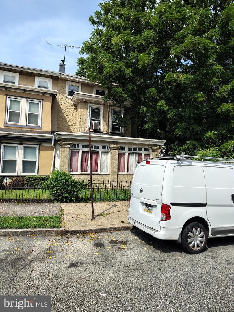 230 N 53rd Street photo 4