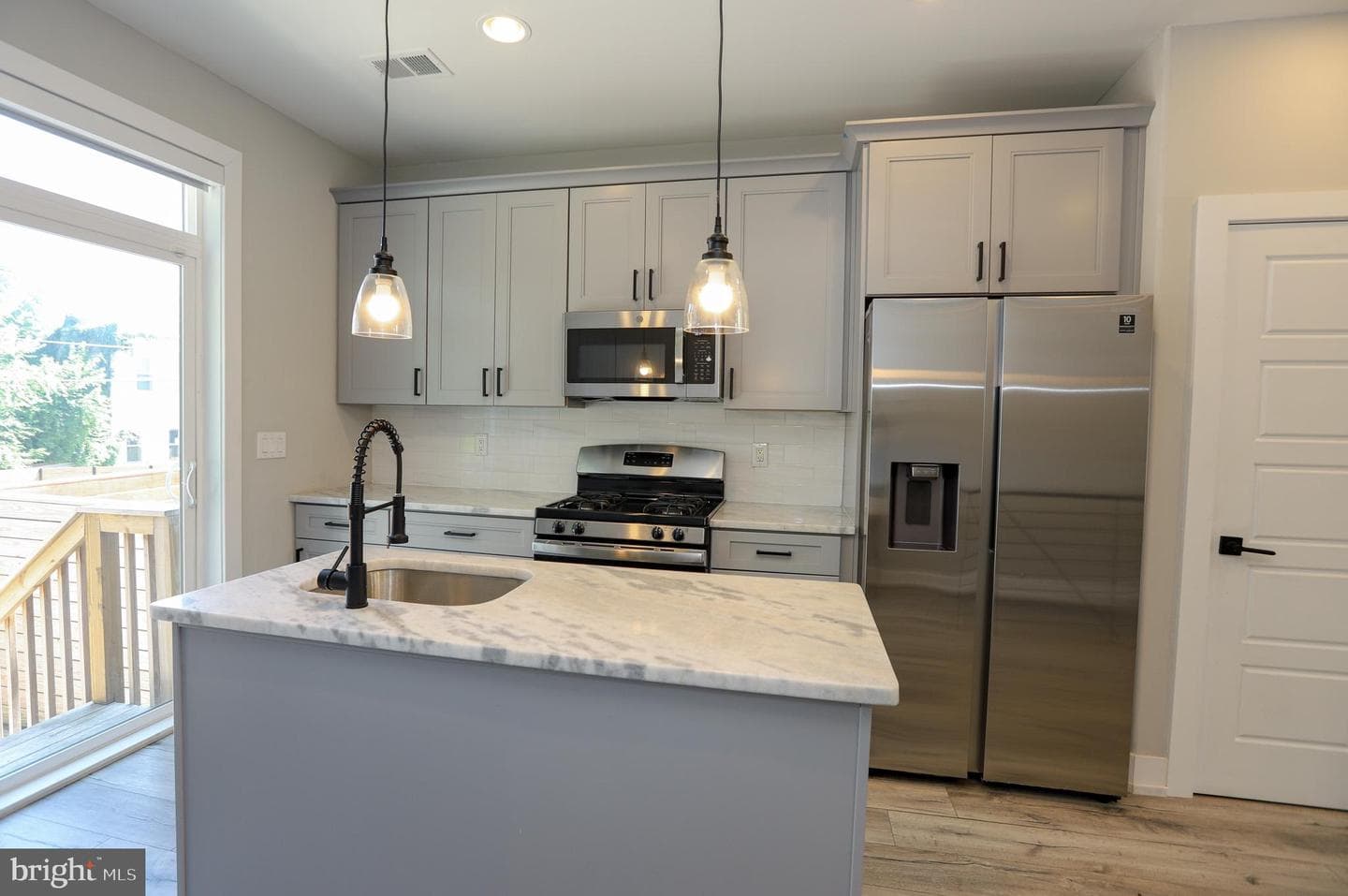 2525 N Hancock Street photo 8