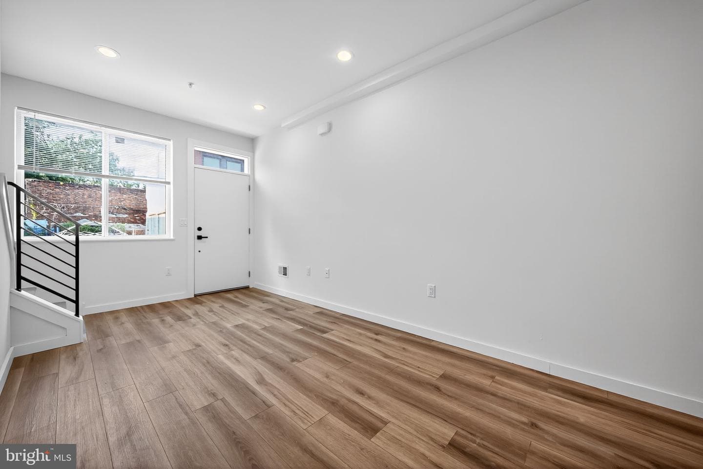 3209 Latona Street photo 4