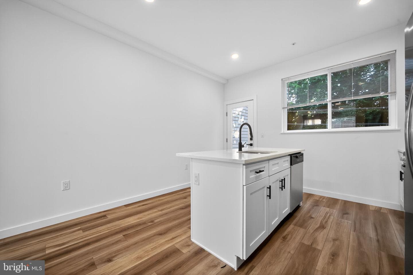 3209 Latona Street photo 8