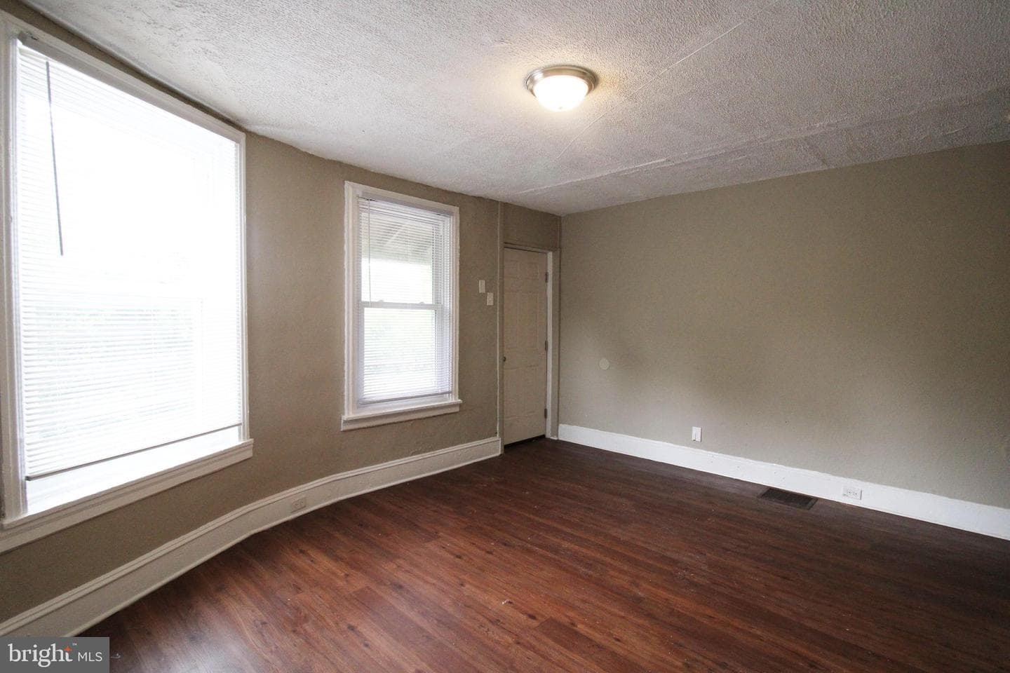 1220 S Hanson Street photo 4