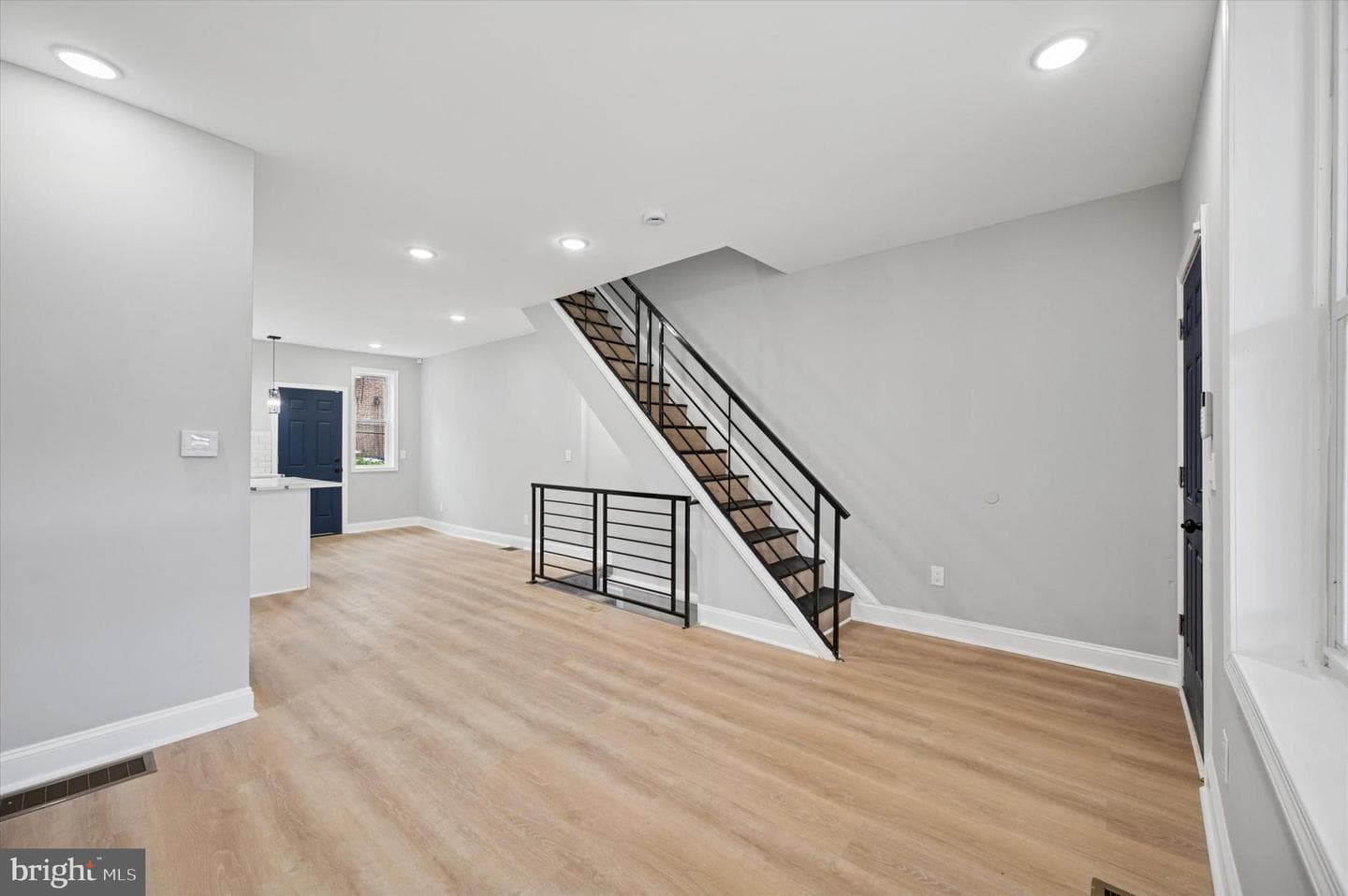 5718 N Lambert Street photo 10