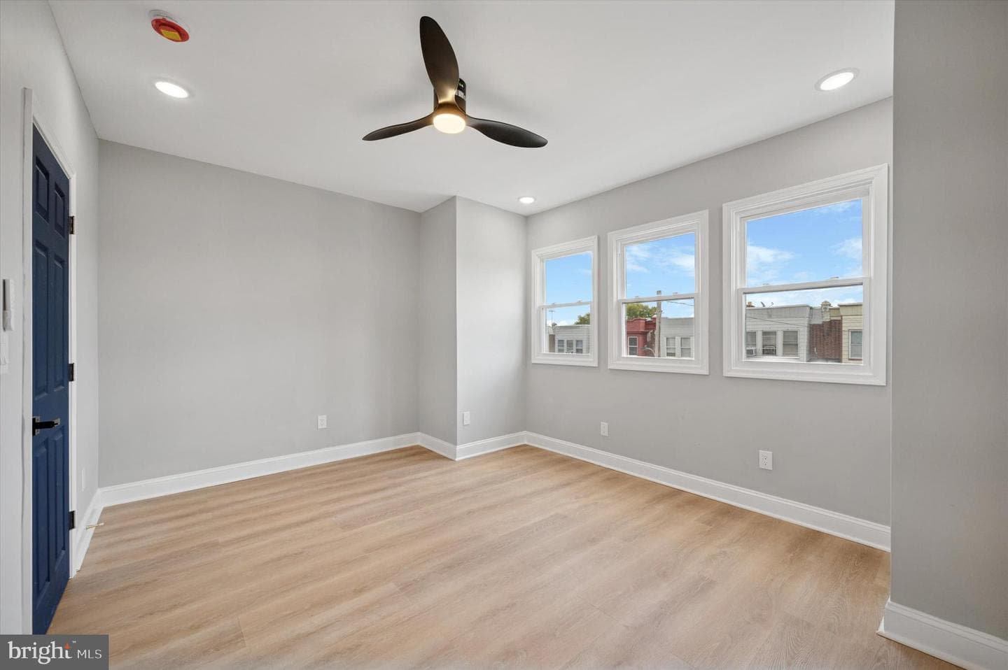 5718 N Lambert Street photo 25