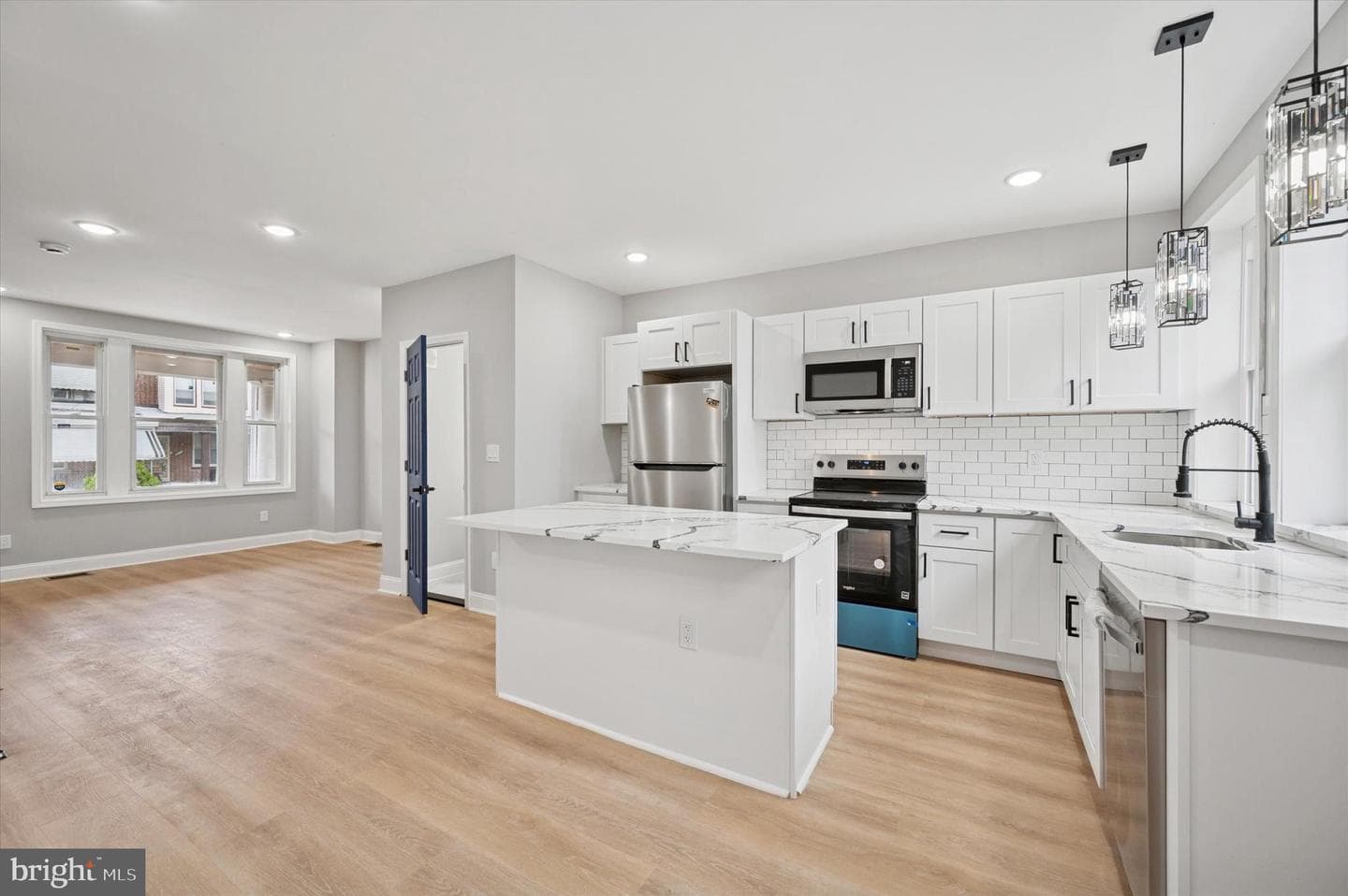 5718 N Lambert Street photo 4