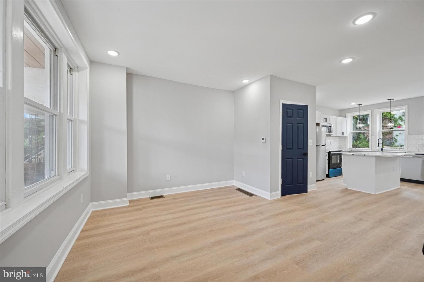 5718 N Lambert Street photo 8