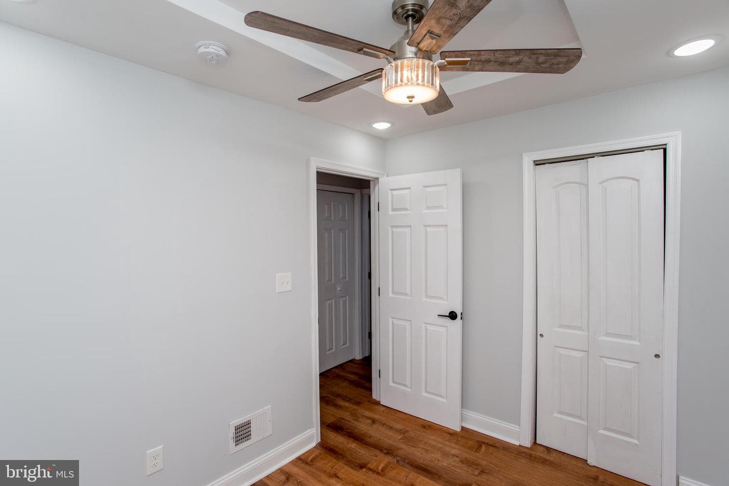 1847 Hoffman Street photo 31