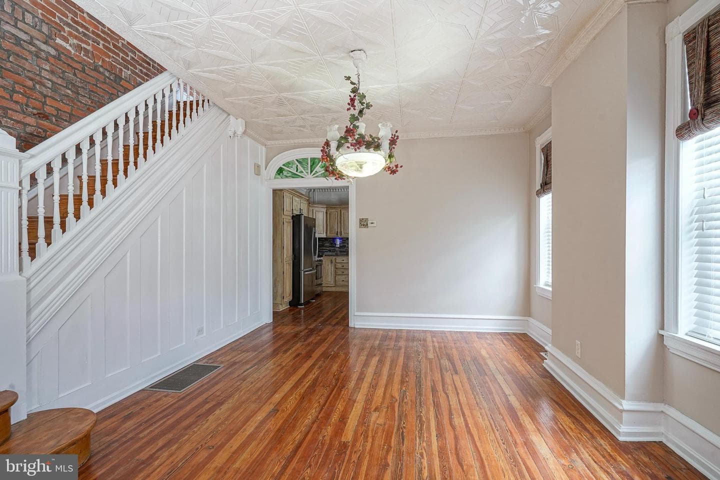 576 Hermitage Street photo 12