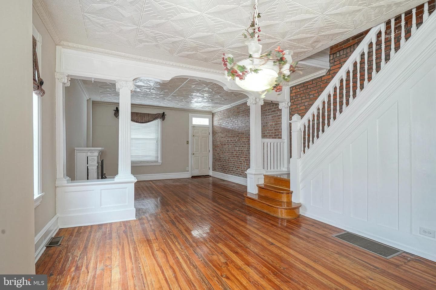 576 Hermitage Street photo 13