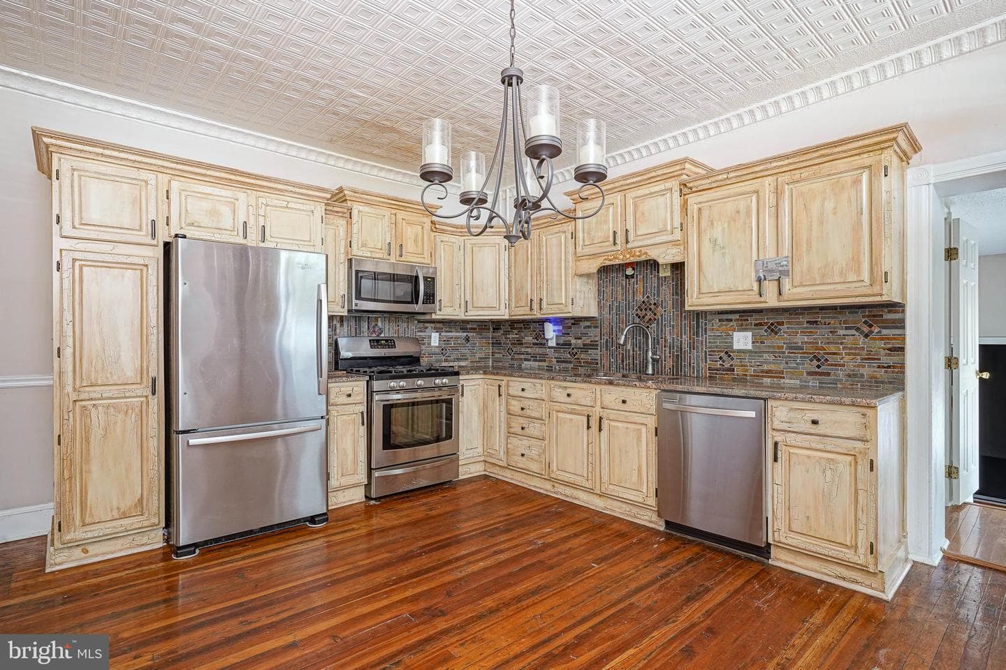 576 Hermitage Street photo 15