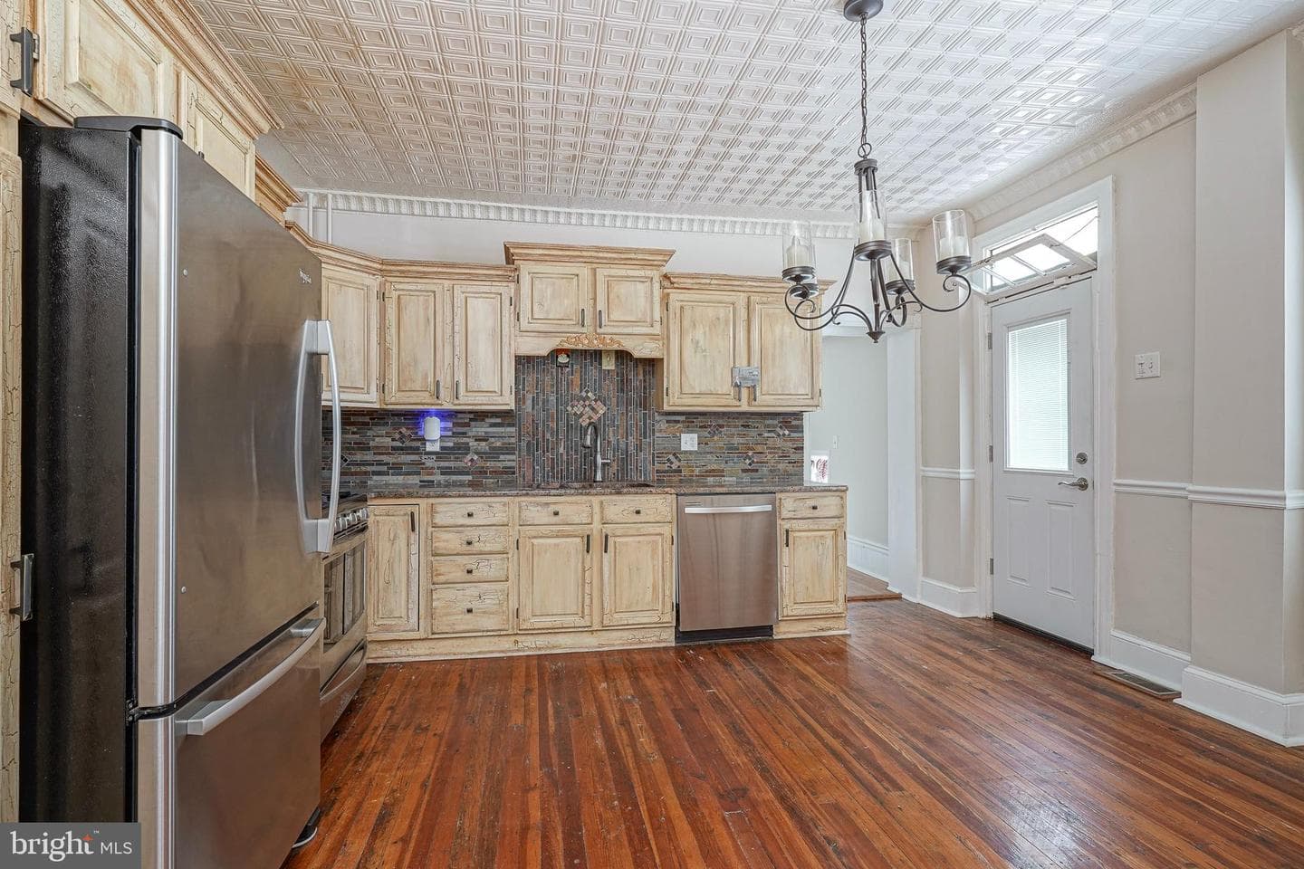 576 Hermitage Street photo 16