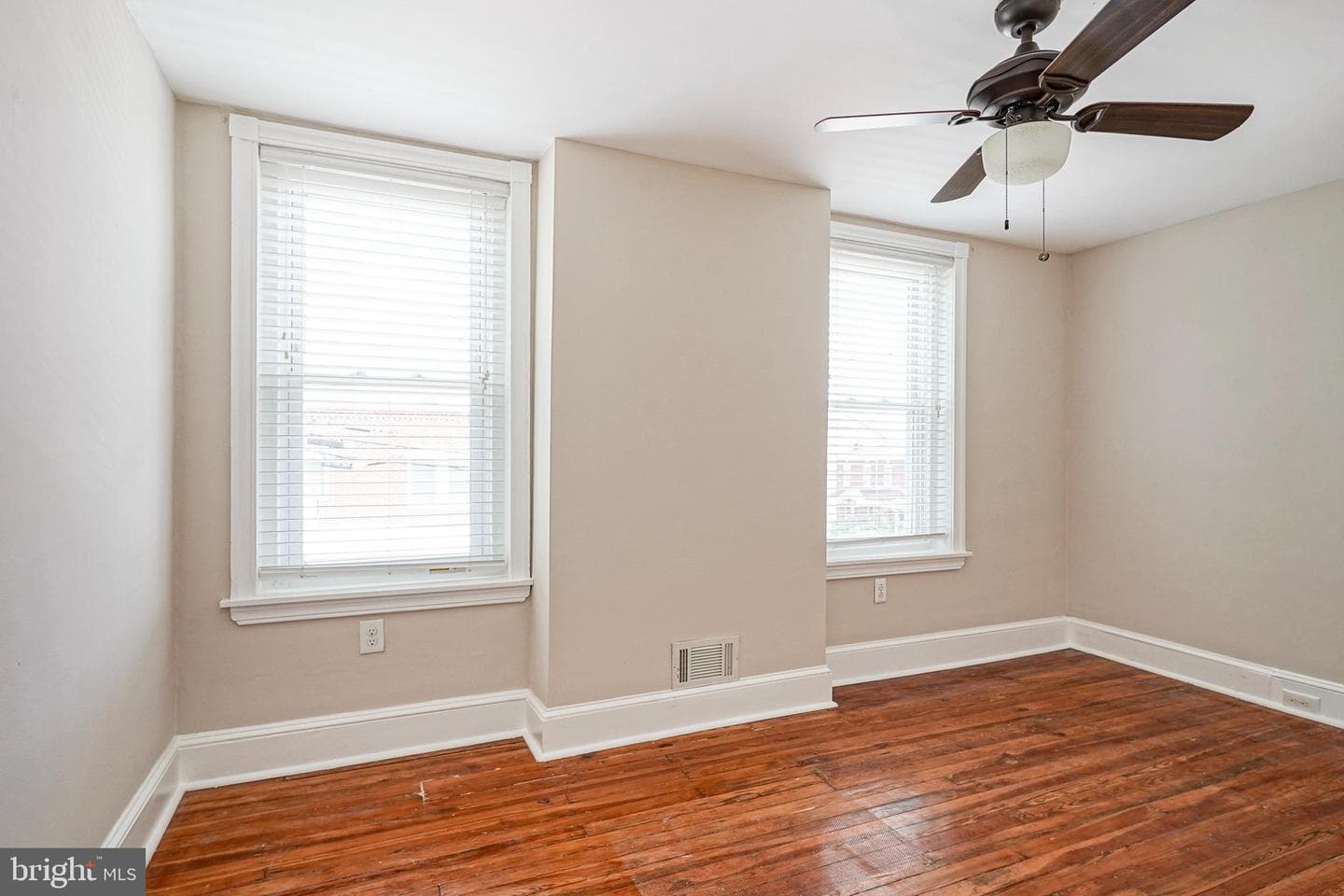 576 Hermitage Street photo 30