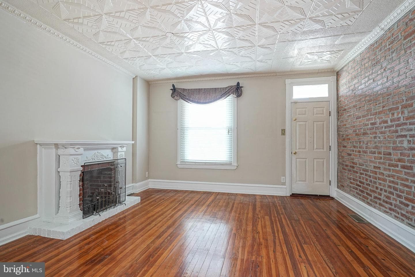 576 Hermitage Street photo 7