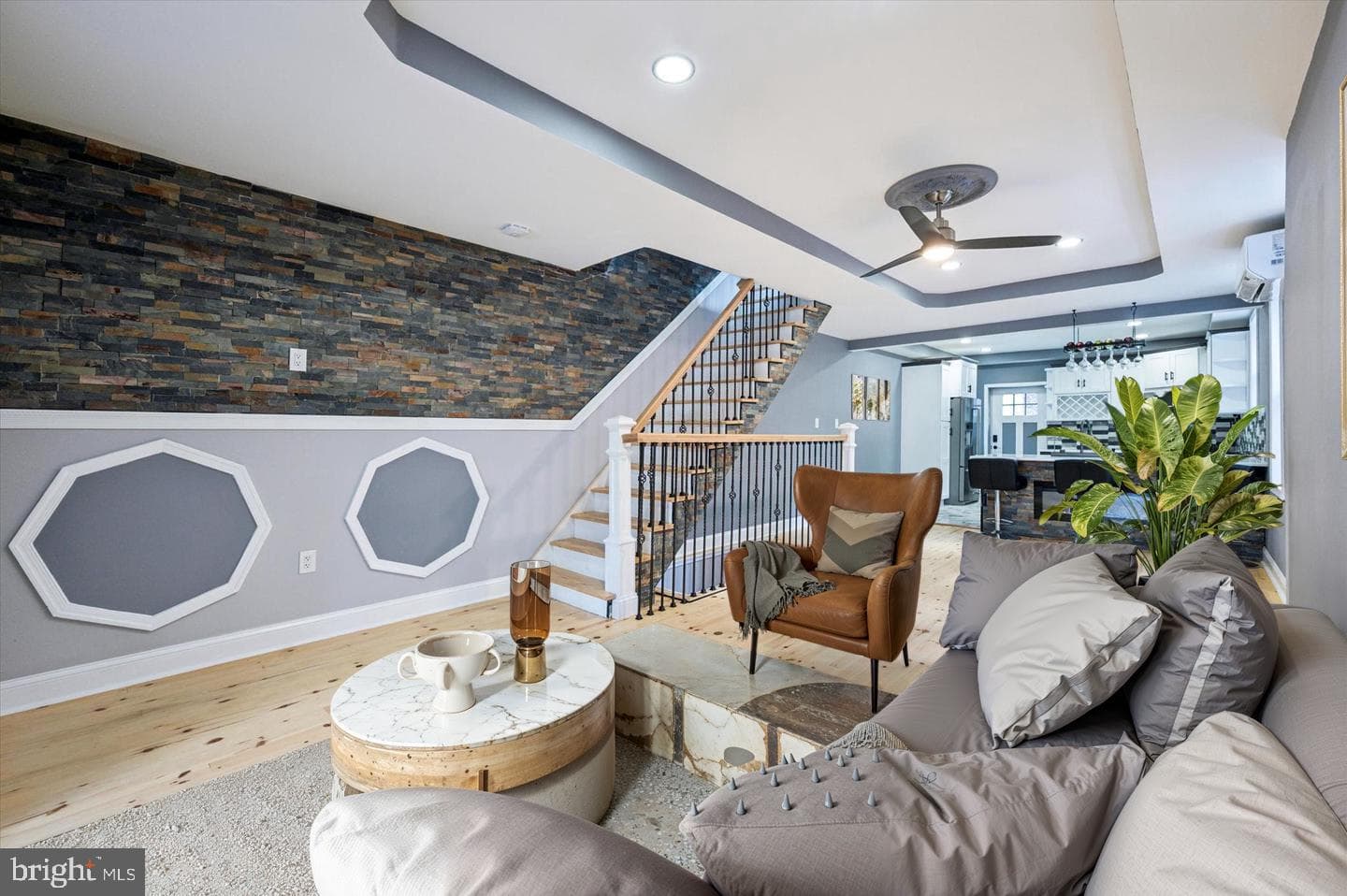 5556 Osage Avenue photo 1