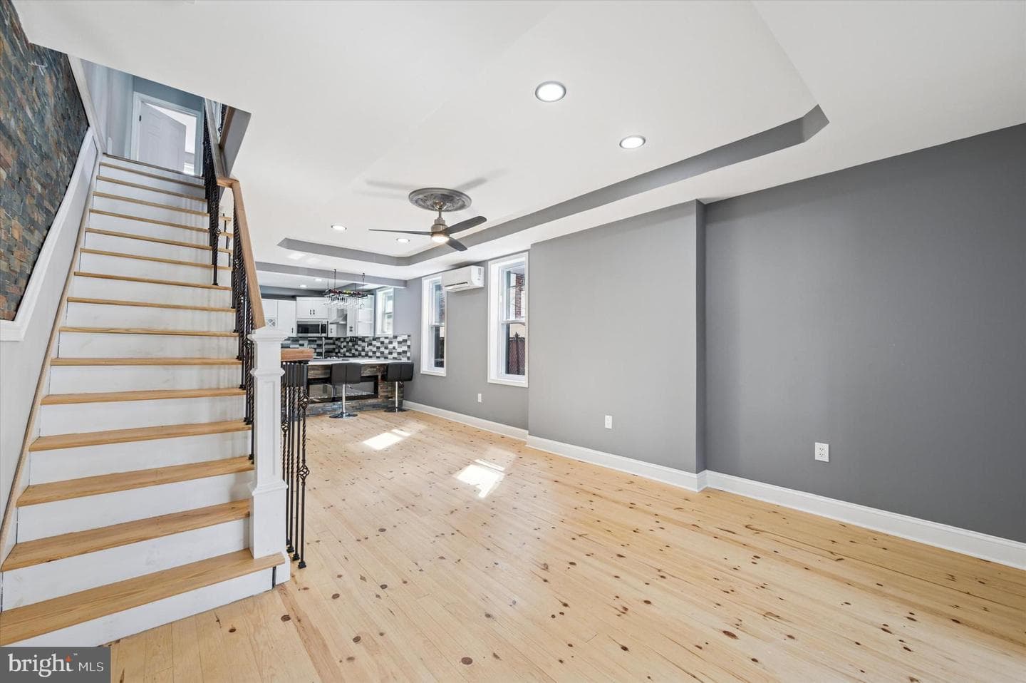 5556 Osage Avenue photo 4