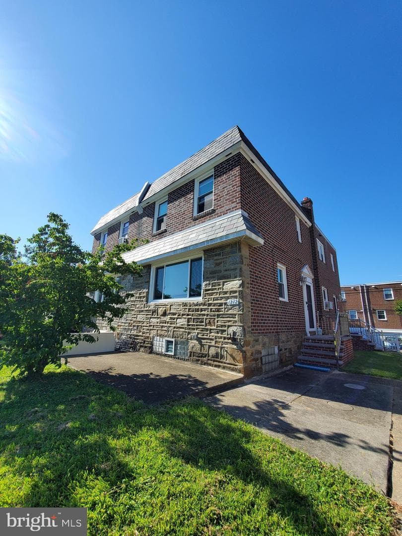 1212 Tyson Avenue photo 3