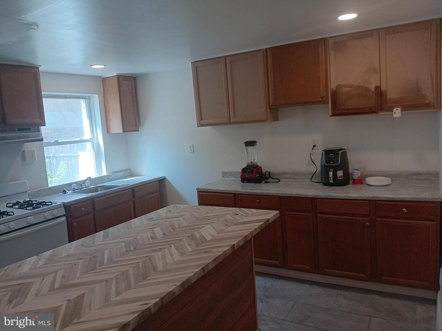 2534 W Sergeant Street photo 6