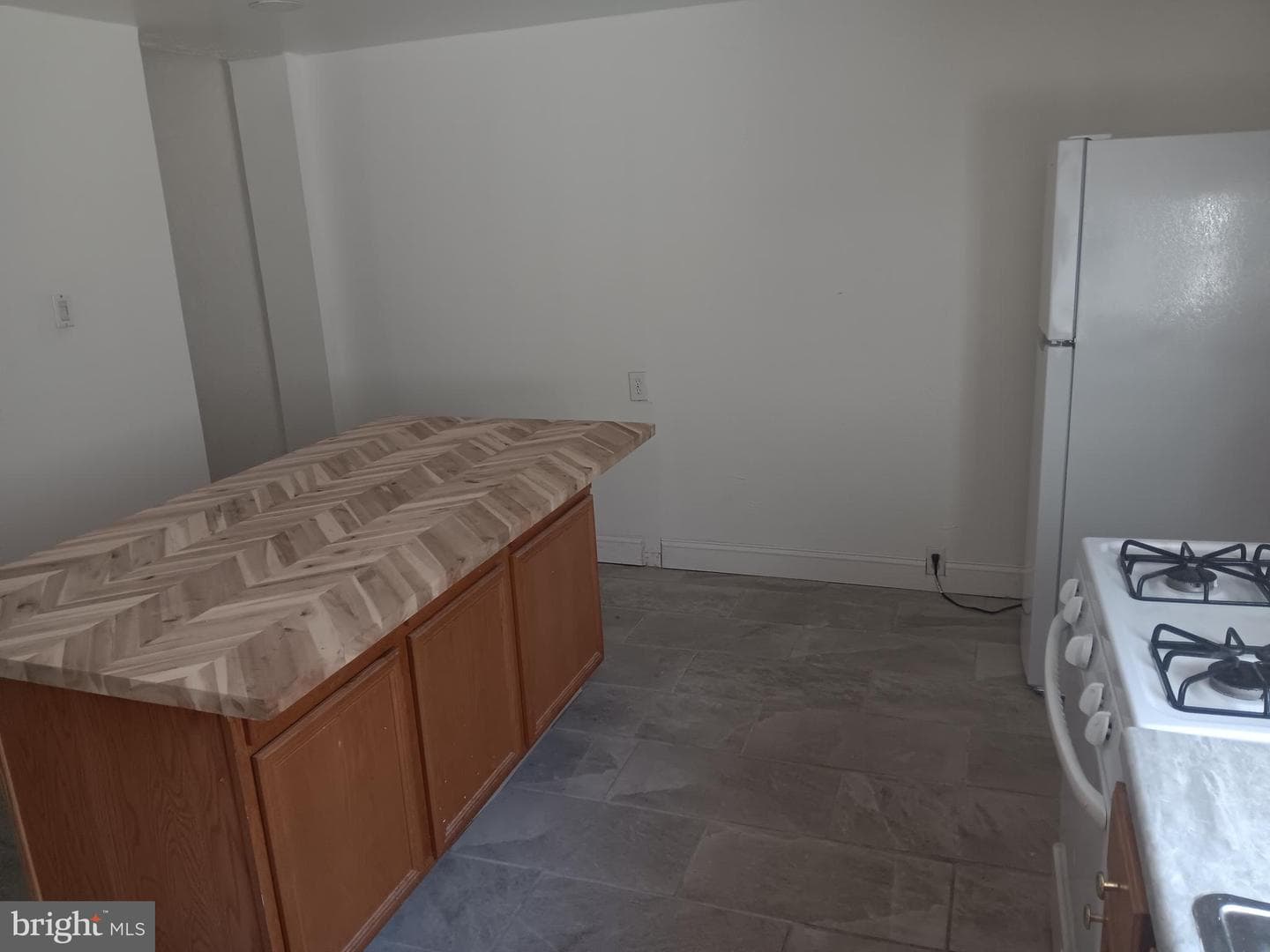 2534 W Sergeant Street photo 9