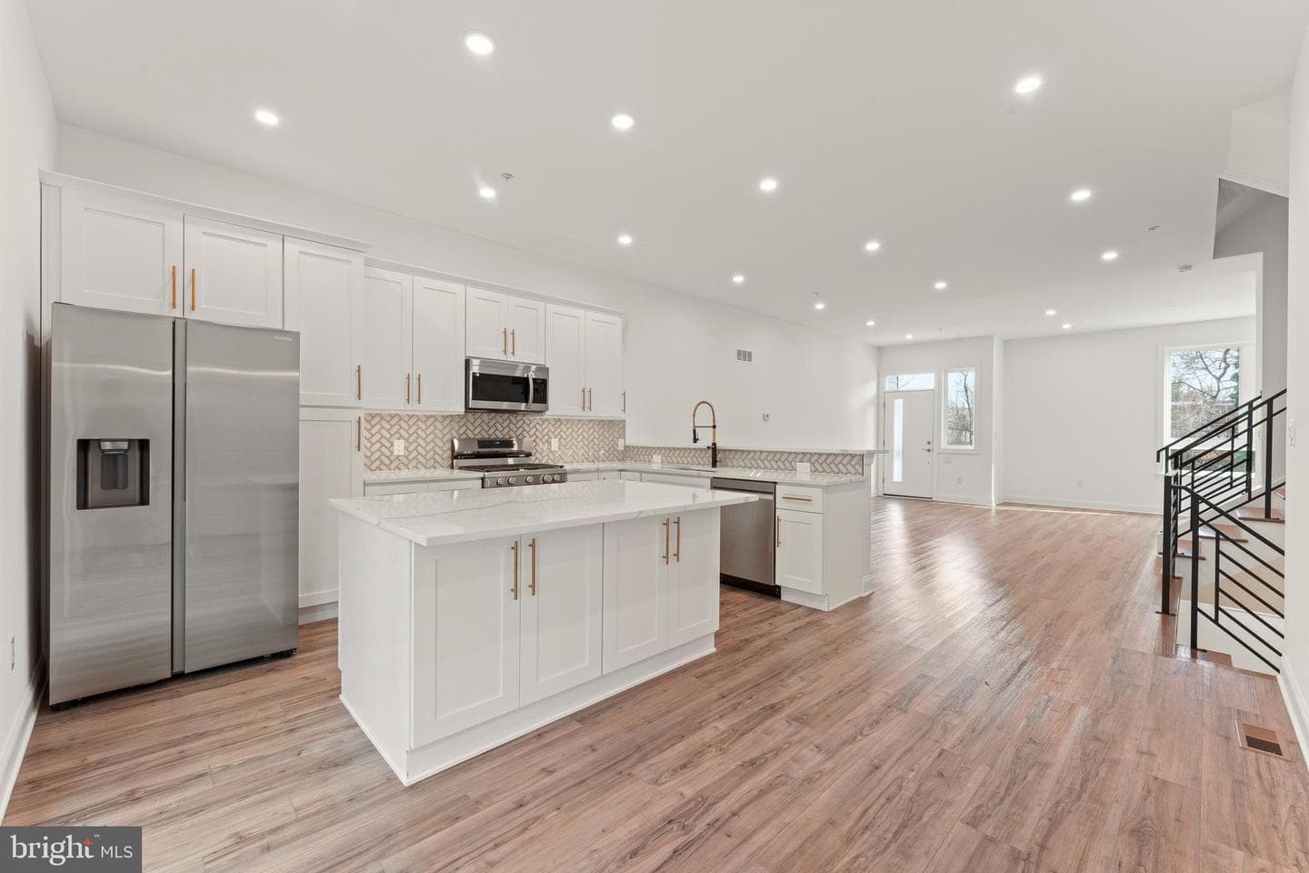 257 E Sharpnack Street photo 13