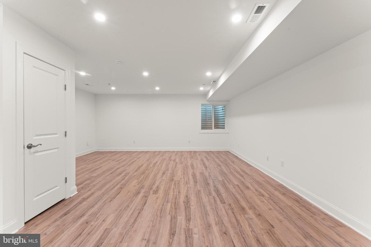 257 E Sharpnack Street photo 17