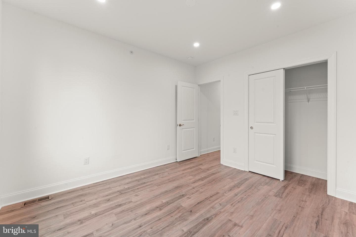 257 E Sharpnack Street photo 21