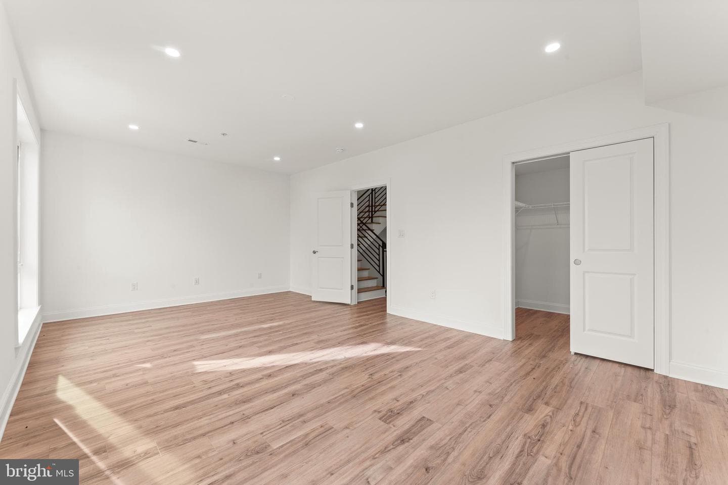 257 E Sharpnack Street photo 32