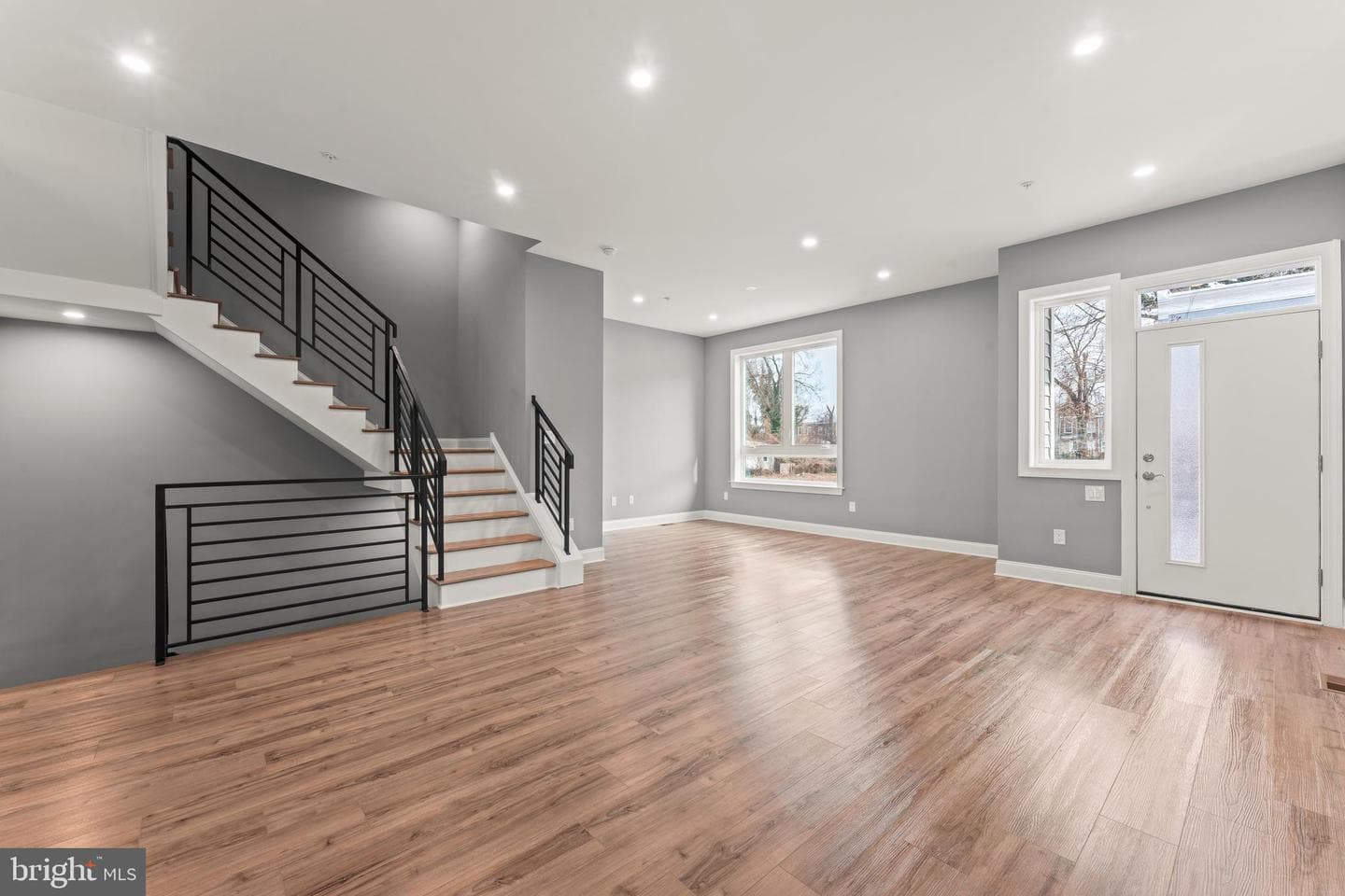 257 E Sharpnack Street photo 5