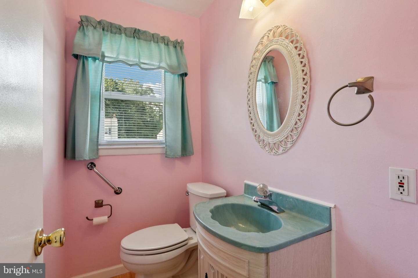 910 Glenroy Road photo 13