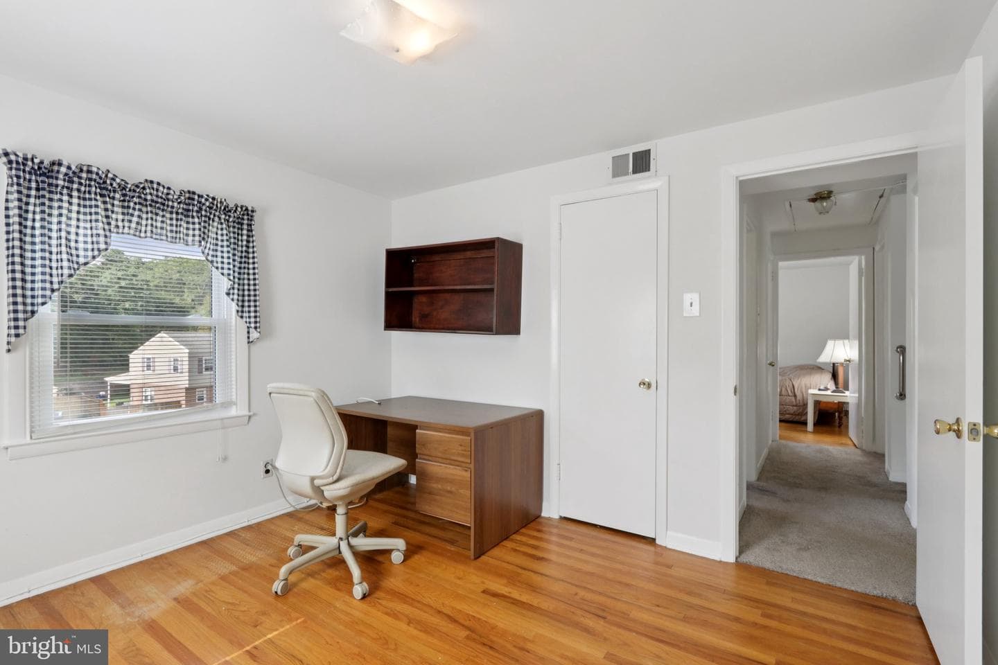 910 Glenroy Road photo 17