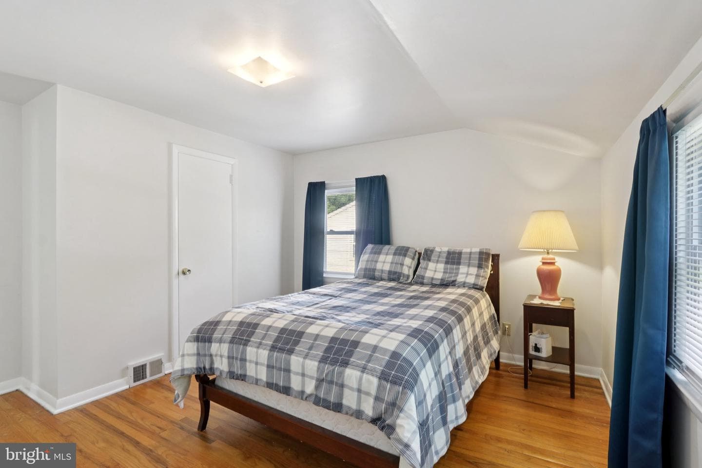 910 Glenroy Road photo 19