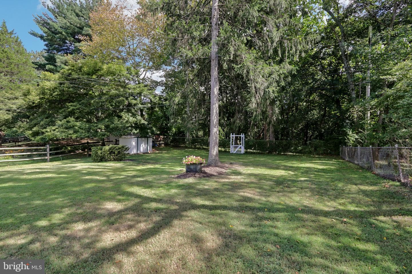 910 Glenroy Road photo 28