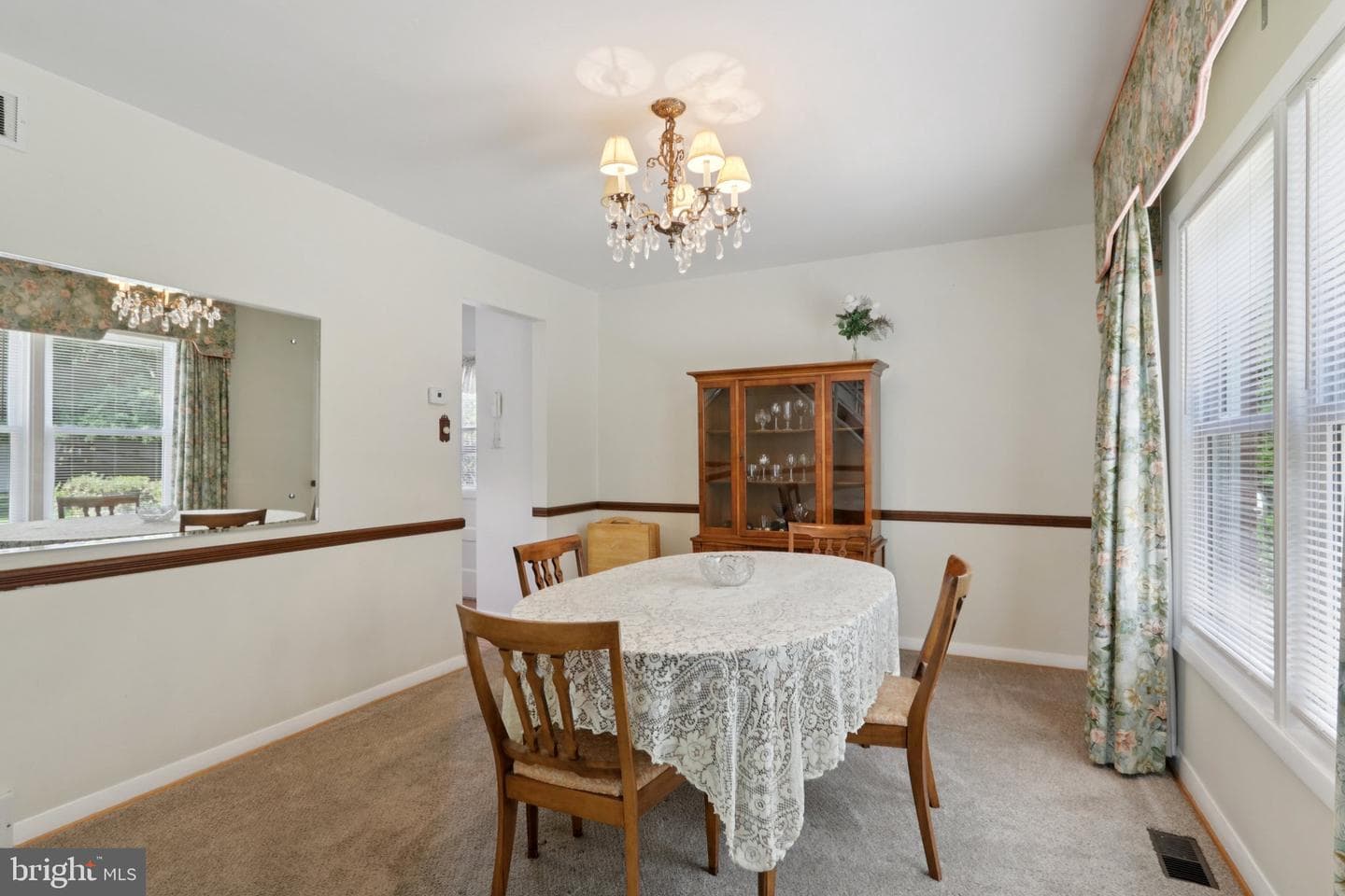 910 Glenroy Road photo 3