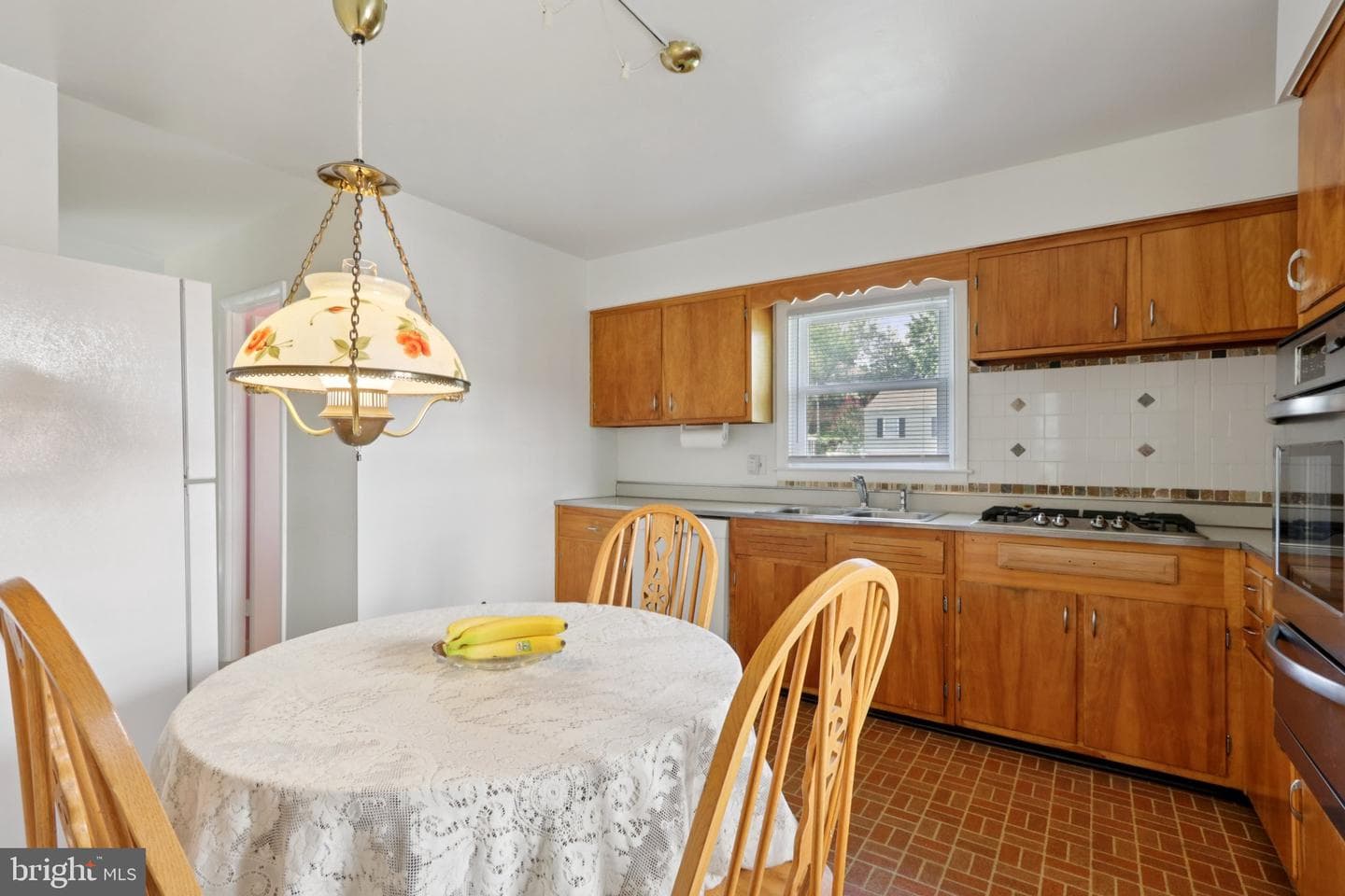 910 Glenroy Road photo 5